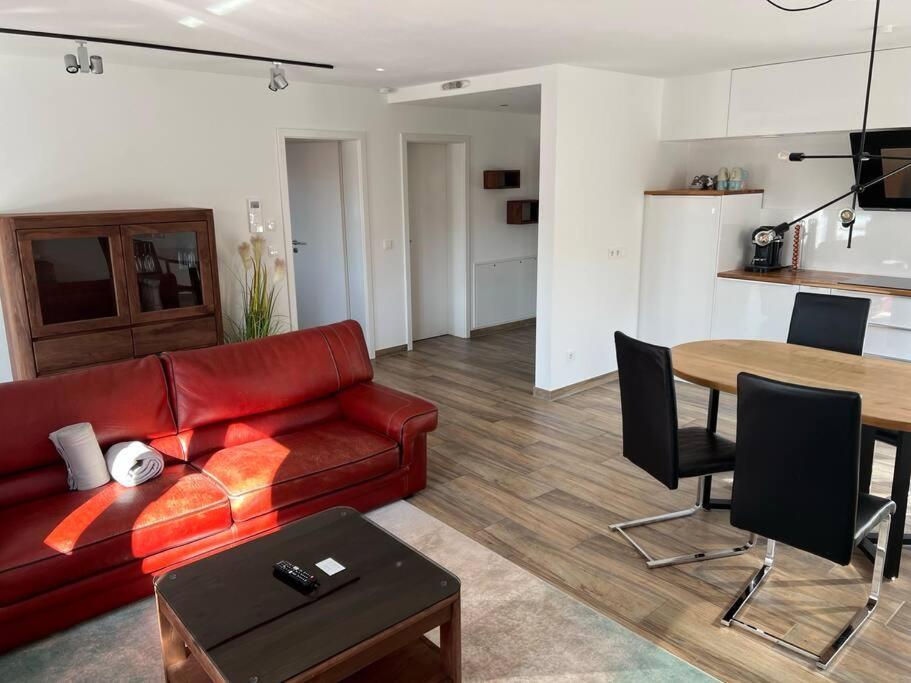 Gemuetliche Wohnung Mit Grosser Terrasse Брукмюль Экстерьер фото